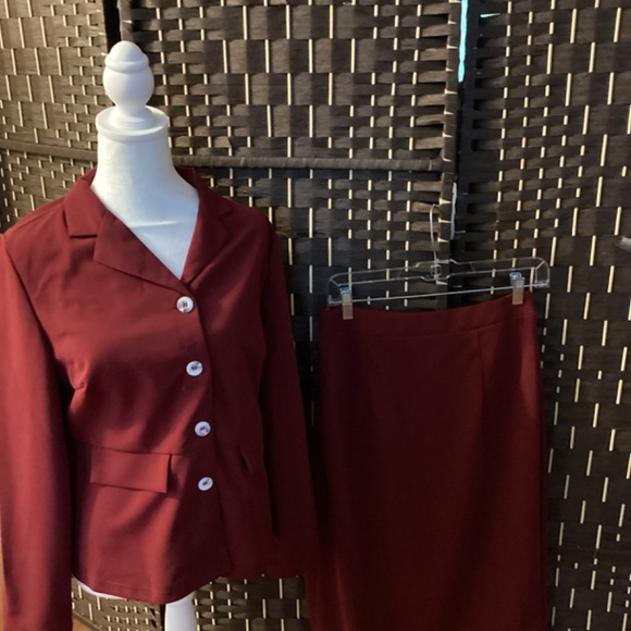 Two-Piece Suit Lapel Blazer and Fitted Skirt (Color: Burgundy) - Picture 4 of 8